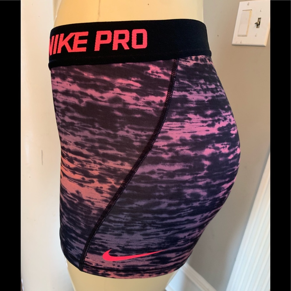 🤩 Nike Women’s Pro 🤩